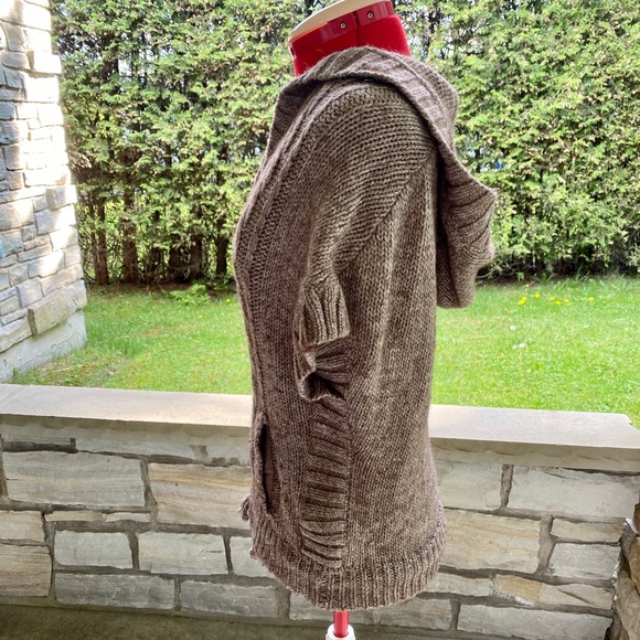 Comfortable sweater from American Eagle Outfitters - Picture 2 of 6